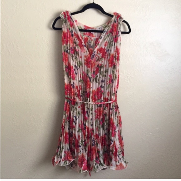 NWOT 🌷 Pleated Dress - Picture 2 of 4